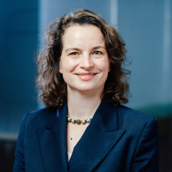 Dr. Franziska Davies